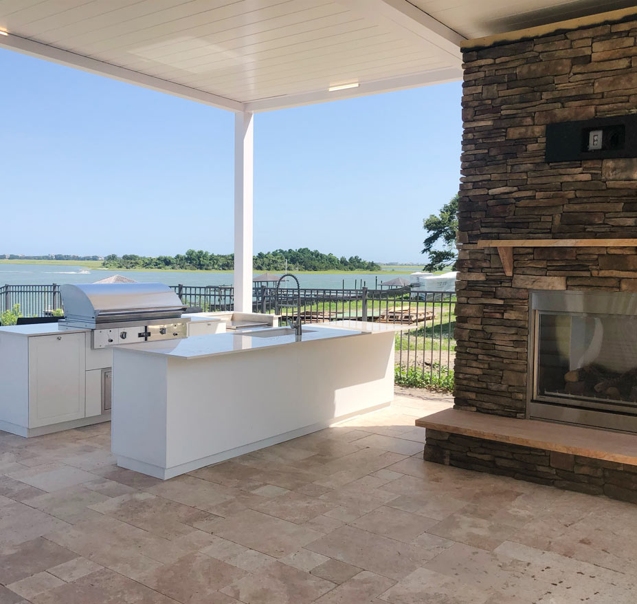 Louvered pergola with outdoor kitchen - Water view in Norh Carolina